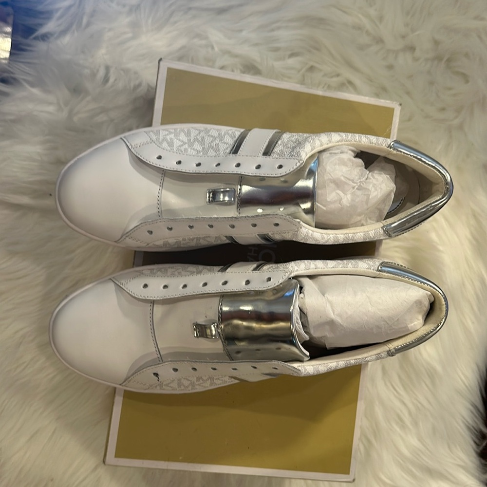 Michael kors size 10 New women’s white and silver sneakers